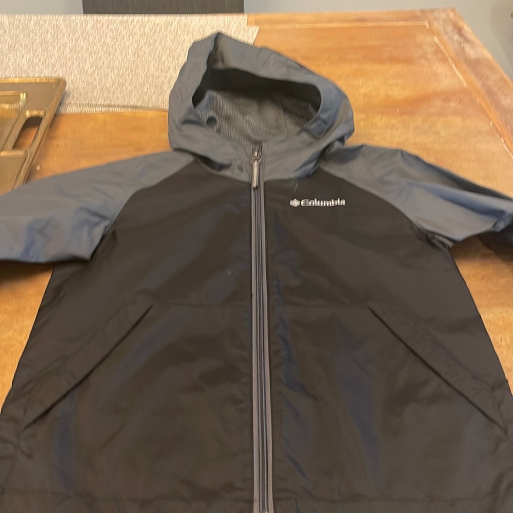 Columbia raincoat/windbreaker kids size small very light